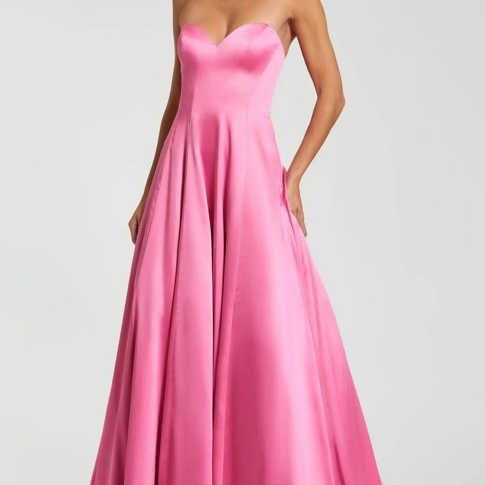 Sweetheart Neckline Floor-length Dress by Mac Duggal